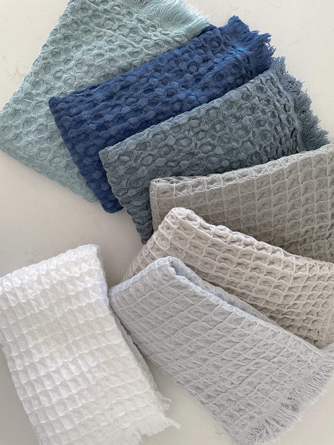 https://www.anayahome.com/cdn/shop/products/TurkishCottonHandTowel_1_1800x1800.jpg?v=1695940305